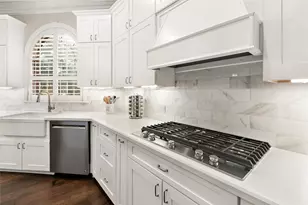 6 Steepbank Dr, The Woodlands, TX 77381 - Photo 9