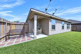 702 Green Clover Ln, Rosharon, TX 77583 - Photo 7