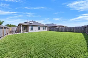 702 Green Clover Ln, Rosharon, TX 77583 - Photo 5