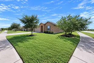 702 Green Clover Ln, Rosharon, TX 77583 - Photo 3