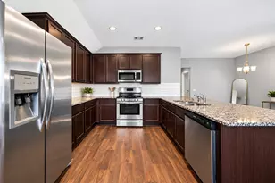 702 Green Clover Ln, Rosharon, TX 77583 - Photo 11