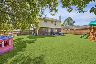 1043 Danforth Dr, Houston, TX 77062 - Photo 5