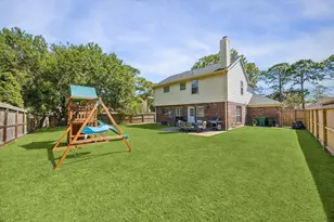 1043 Danforth Dr, Houston, TX 77062 - Photo 5