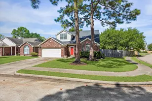 1043 Danforth Dr, Houston, TX 77062 - Photo 5