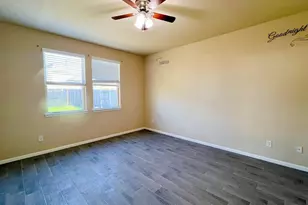 10126 Larch Creek Ct, Houston, TX 77044 - Photo 9