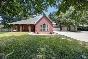 822 Sentinel Oaks, Pinehurst, TX 77362 - Photo 3