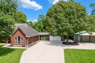 822 Sentinel Oaks, Pinehurst, TX 77362 - Photo 5