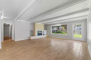 6004 Lakeside Dr, Liberty, TX 77575 - Photo 9