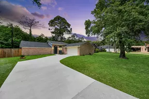 7427 Willow Oak Dr, Baytown, TX 77521 - Photo 1