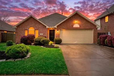 219 Spencer Landing E, La Porte, TX 77571 - Photo 1