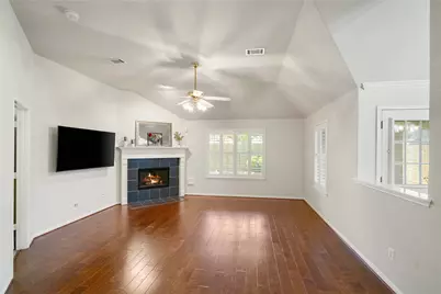 219 Spencer Landing E, La Porte, TX 77571 - Photo 11