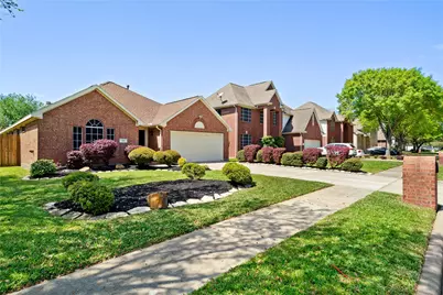 219 Spencer Landing E, La Porte, TX 77571 - Photo 3