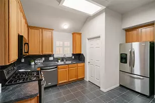 219 Spencer Landing E, La Porte, TX 77571 - Photo 17