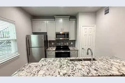7823 Gladstone Street #B2, Houston, TX 77051 - Photo 5