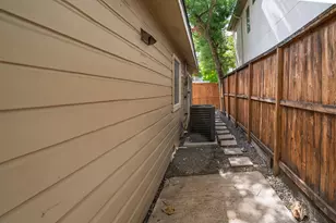 2201 Bartlett St, Houston, TX 77098 - Photo 25