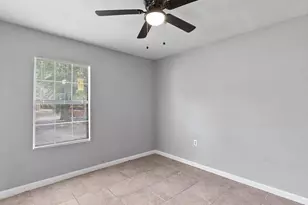 9033 Oak Knoll Ln, Houston, TX 77078 - Photo 5