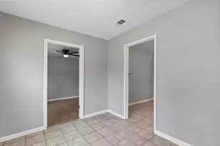 9033 Oak Knoll Ln, Houston, TX 77078 - Photo 3