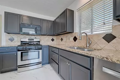 16015 Surrey Woods Drive, Friendswood, TX 77546 - Photo 25