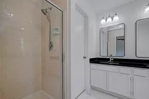 16015 Surrey Woods Dr, Friendswood, TX 77546 - Photo 33