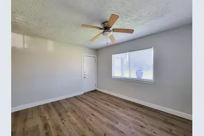 711 Avenue A #2, La Marque, TX 77568 - Photo 9