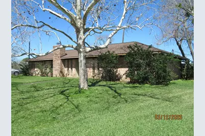 403 Lotus Street, Lake Jackson, TX 77566 - Photo 3