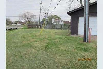 403 Lotus Street, Lake Jackson, TX 77566 - Photo 9