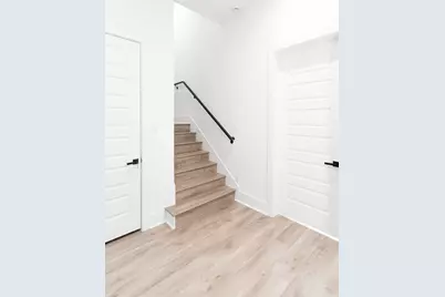 5705 Dolores Street #B, Houston, TX 77057 - Photo 9