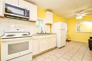 9037 Crestview Dr, Houston, TX 77078 - Photo 3