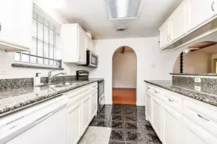 9037 Crestview Dr, Houston, TX 77078 - Photo 19