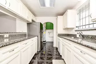 9037 Crestview Dr, Houston, TX 77078 - Photo 5