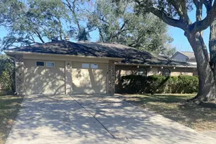 1819 Pilgrims Point Dr, Friendswood, TX 77546 - Photo 1