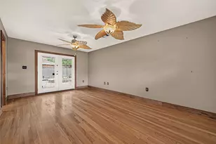 2210 Lazybrook Dr, Houston, TX 77008 - Photo 17
