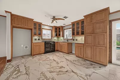 2210 Lazybrook Drive, Houston, TX 77008 - Photo 7