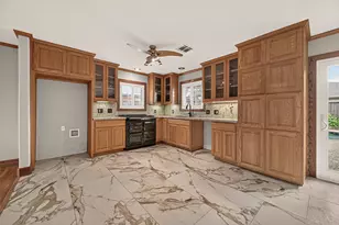 2210 Lazybrook Dr, Houston, TX 77008 - Photo 7