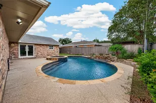 2210 Lazybrook Dr, Houston, TX 77008 - Photo 25