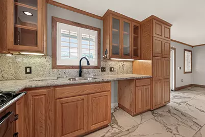2210 Lazybrook Drive, Houston, TX 77008 - Photo 11