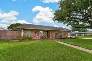 2210 Lazybrook Dr, Houston, TX 77008 - Photo 1