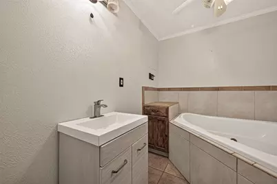 2210 Lazybrook Drive, Houston, TX 77008 - Photo 19