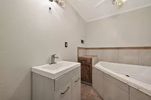 2210 Lazybrook Dr, Houston, TX 77008 - Photo 19