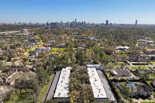 8944 Chatsworth Dr, Houston, TX 77024 - Photo 47