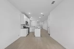 1002 S Oakhurst Dr, Dayton, TX 77535 - Photo 7