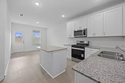 1002 S Oakhurst Drive, Dayton, TX 77535 - Photo 5