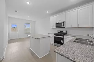 1002 S Oakhurst Dr, Dayton, TX 77535 - Photo 5