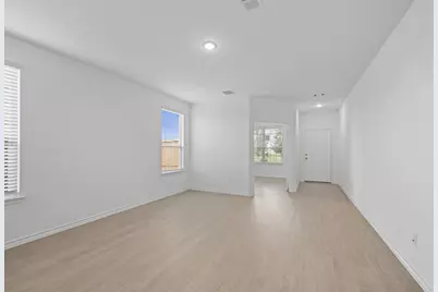 1002 S Oakhurst Drive, Dayton, TX 77535 - Photo 9