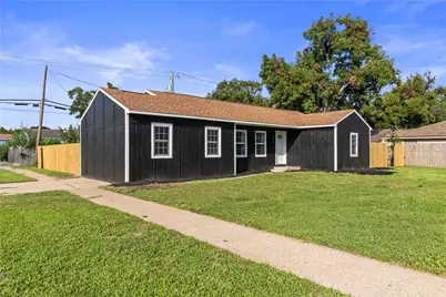 820 18th Avenue N, Texas City, TX 77590 - Photo 1