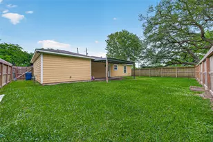 1708 and 1702 Sycamore Ave, Bay City, TX 77414 - Photo 35