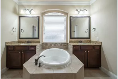 31 Whispering Thicket Place, The Woodlands, TX 77375 - Photo 25