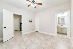 18721 Egret Oaks Ln, Webster, TX 77058 - Photo 5