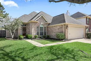 3715 Crescent Dr, Pearland, TX 77584 - Photo 1