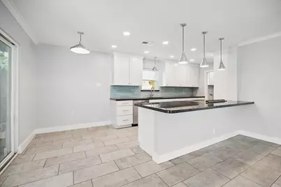 9407 Meadowbriar Lane, Houston, TX 77063 - Photo 9